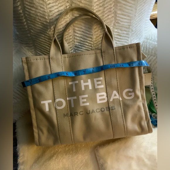 Marc Jacobs Handbags - Marc Jacobs Cream Interior Tote